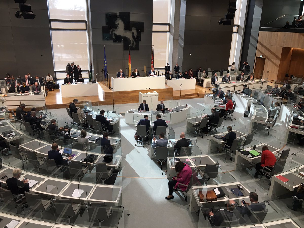 Rundblick_NDS's tweet photo. Hier startet @N_Kleinwaechter nun wieder den #TwitterTicker zum Landtagsplenum.
#TwitterTakeover #Landtag #Niedersachsen https://t.co/oePXou8OhY
