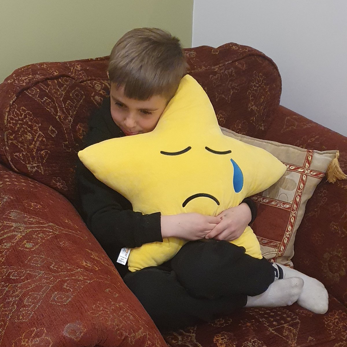 Even the coolest kid in class needs a hug. 
My Mood Stars cushions are perfect for all ages and won't damage your 'street cred' 😃
Know someone too cool for toys 🧸 but still needs a cuddle?
Order yours here:
wendywoo.uk/product/my-hap…
#tuesdayvibe #Childrenstoys #Eyfs