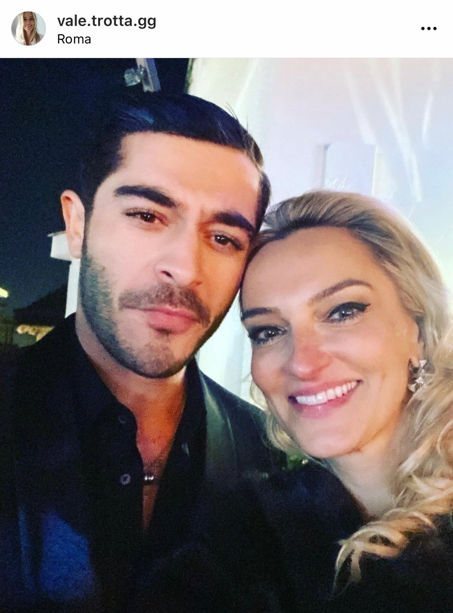 Sdchyrnn's tweet photo. Günaydıııııın
Güne açan çiçekler gibi uyandık🤍

#burakdeniz • #bulgari https://t.co/Hua6TPXsqQ