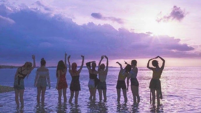 Wheeler59962747's tweet photo. missing summer #TWICE https://t.co/Sdw1EIMnSm