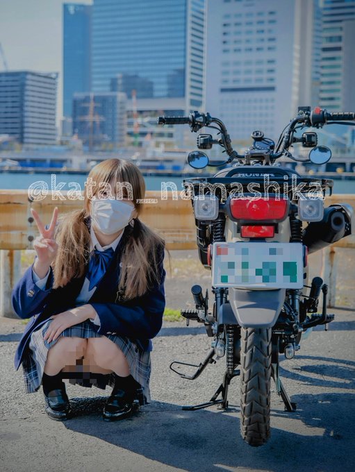 名前：ムラタ 性別：女 年齢：18の代 住み：東京 身長：155cm 愛車：スーパーカブ・ハンターカブ(ct125) 好き：バイク、カメラ、など  写真勝手に使われたので再投稿 ワイがホンモノや！  #バイク乗りとして軽く自己紹介 #バイク乗りと繋がりたい #バイク女子<a href="/tag/%E3%83%90%E3%82%A4%E3%82%AF%E4%B9%97%E3%82%8A%E3%81%A8%E3%81%97%E3%81%A6%E8%BB%BD%E3%81%8F%E8%87%AA%E5%B7%B1%E7%B4%B9%E4%BB%8B"class="tags">#バイク乗りとして軽く自己紹介</a><a href="/tag/%E3%83%90%E3%82%A4%E3%82%AF%E4%B9%97%E3%82%8A%E3%81%A8%E7%B9%8B%E3%81%8C%E3%82%8A%E3%81%9F%E3%81%84"class="tags">#バイク乗りと繋がりたい</a><a href="/tag/%E3%83%90%E3%82%A4%E3%82%AF%E5%A5%B3%E5%AD%90"class="tags">#バイク女子</a><a href="/tag/%E3%82%B9%E3%83%BC%E3%83%91%E3%83%BC%E3%82%AB%E3%83%96"class="tags"><span>#スーパーカブ</span></a>