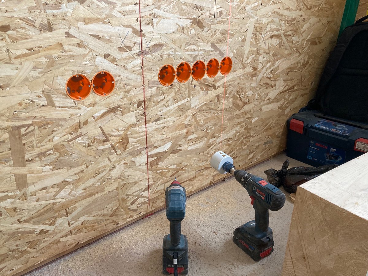 brutella's tweet photo. Elektro-Leerrohre und Lüftungsrohre sind verlegt. Weiter geht’s mit dem Innenputz.
#voltus #bauenmitvoltus @voltus_gmbh @nordic.energy https://t.co/HtI81sX1sm