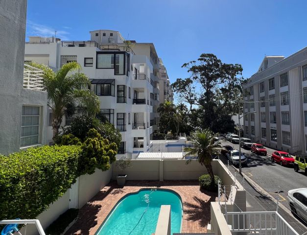 FOR SALE - SEA POINT APARTMENT IN GREAT LOCATION!
Asking price R3,100,000 Contact Charl Faurie 079 605 7334 to arrange a viewing. 
ow.ly/HGbr50IoWA3
#KnightFrank #SouthAfrica #CapeTownProperty #Property #PropertyAdvice #Immobilien #Kapstadt