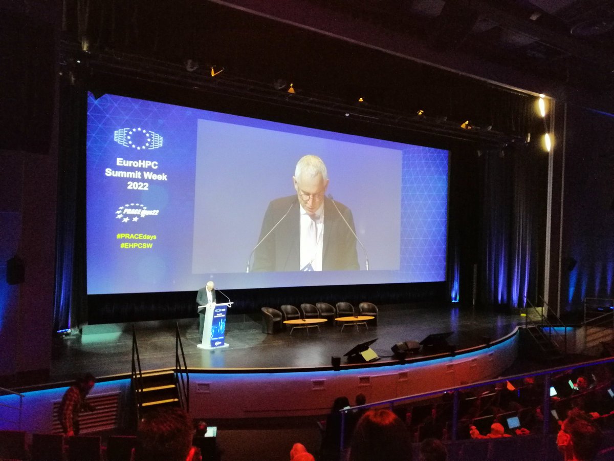 LICIIS_URCA's tweet photo. Le LICIIS, ROMEO et les étudiants du master CHPS présents à la  EuroHPC Summit Week 2022.

#eurohpc #chps
@universitereims @HPCromeo https://t.co/xqNFlUcPsb