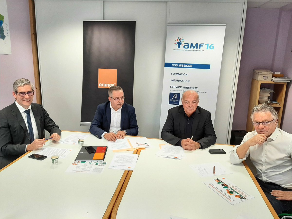 ✍️ Signature d’un  partenariat entre <a href="/OrangeNvAquit/">Orange Nouvelle Aquitaine</a> et l’AMF16 pour développer l’#élagage dans le département de la <a href="/Charente/">Charente</a> 
Un engagement avec l’opérateur dans la maintenance préventive du réseau télécoms. 🌳
#CollTerr