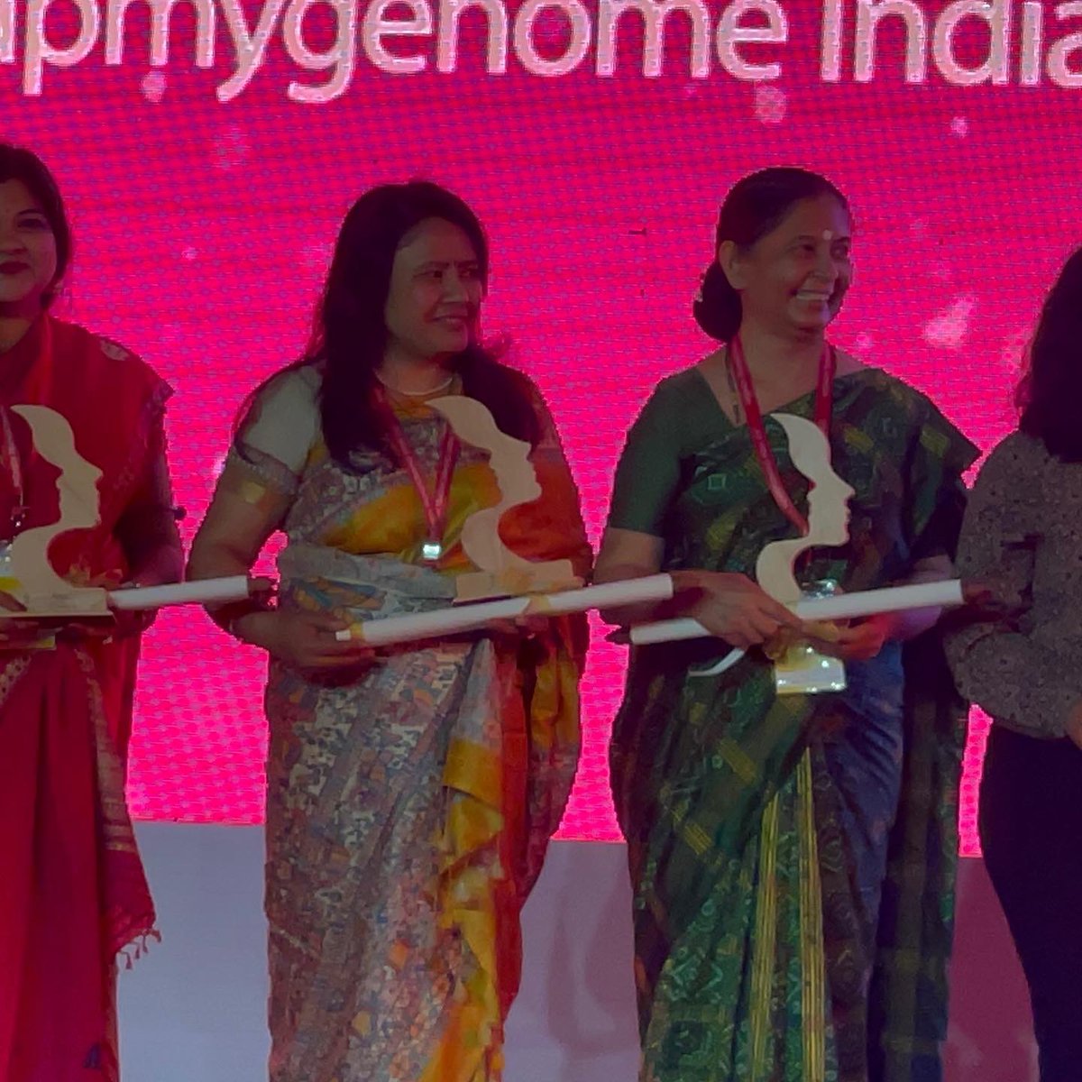 AK_Shia's tweet photo. Awarded the #WomenTransformingIndiaAwards2021 last night at Sunder Nursery. A splendid event organised by @NITIAayog &amp; @WEP_NITIAayog celebrating #womenentrepreneurs #AzadiKaAmritMahotsav https://t.co/G3X3772Ery
