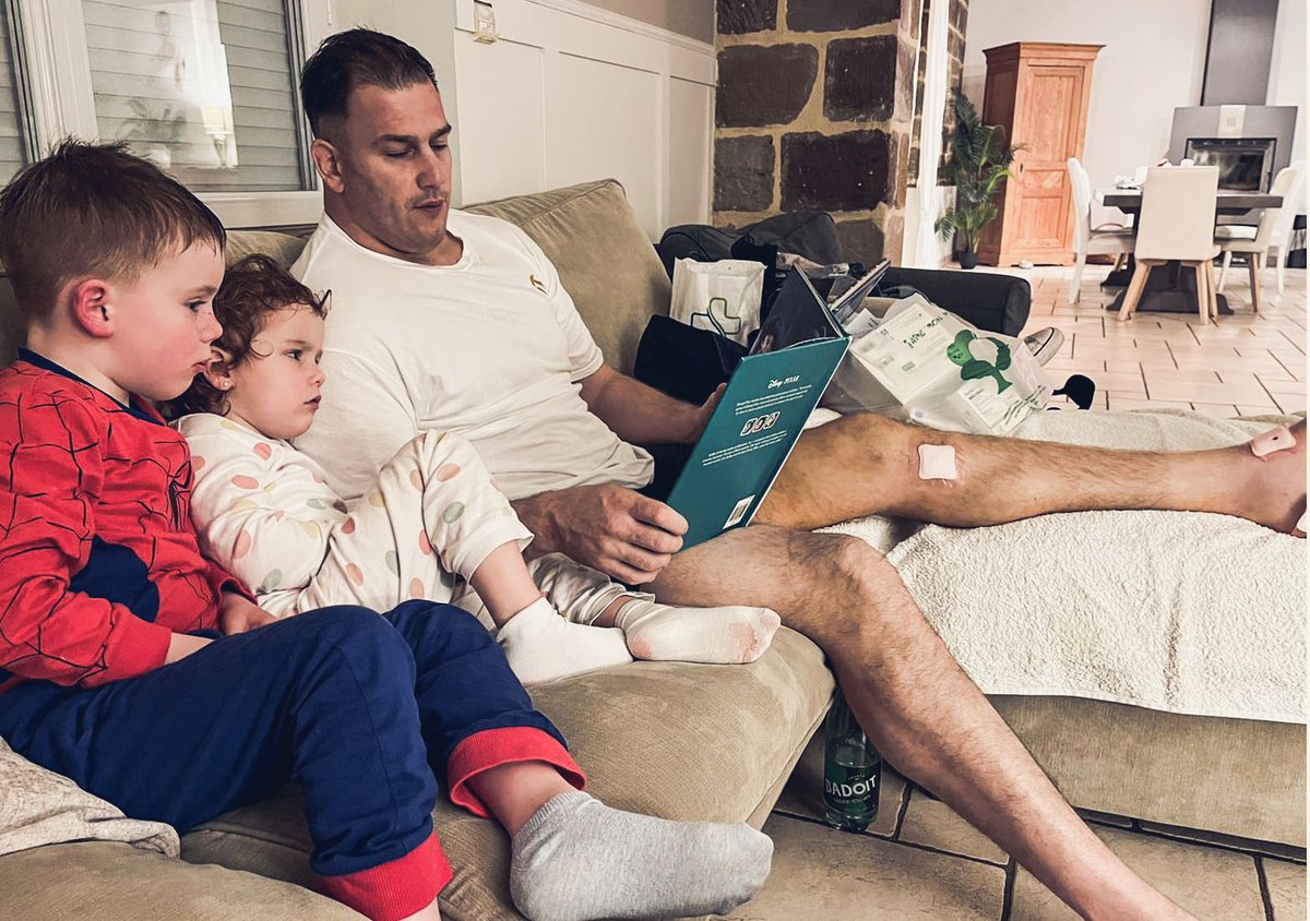 CABCLRUGBY's tweet image. 🏥 Opéré hier de la cheville, Mitch Lees observe maintenant une convalescence de plusieurs semaines en famille 👨‍👩‍👧‍👦 
Il devrait pouvoir reprendre lors de la présaison 22/23. 

Bon rétablissement à notre deuxième ligne ⚫️⚪️✊
#WEARECAB