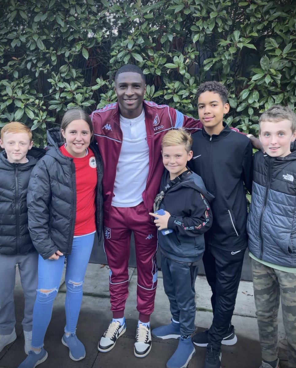 PowerhauseAcad's tweet photo. 𝙋𝙤𝙬𝙚𝙧𝙃𝙖𝙪𝙨𝙚 𝙁𝘾 𝙁𝙖𝙢𝙞𝙡𝙮.

@PowerhauseAcad players were out in force today, supporting Co-Founder @Kortney_30 in his fixture vs @SpursOfficial. https://t.co/3Ye14RAXLt