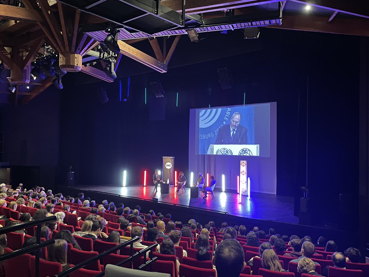 MaeK_11's tweet photo. 💥 C’est parti pour le #ForumLibe avec les porte-paroles des candidates et candidats à l’élection présidentielle : ils sont là pour nous présenter les mesures qu’ils mettront en œuvre pour lutter contre l’augmentation de l’extrême pauvreté dans le monde 📃#InversonsLaTendance https://t.co/L3GXzsS2vm