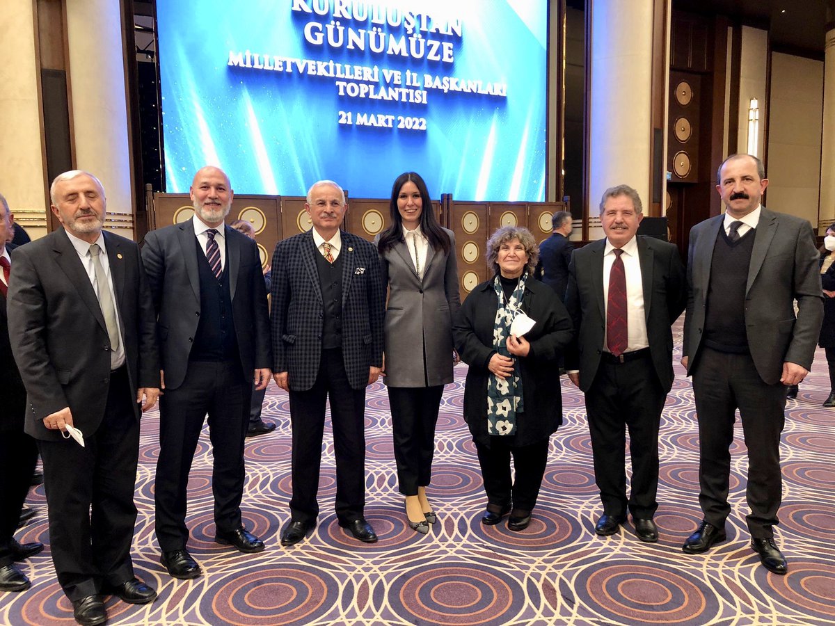 Değerli Genel Başkan Yardımcımız Çiğdem Karaaslan Ve değerli Samsun geçmiş dönem vekillerim ve İl başkanlarımla ,Cumhurbaşkanımızın davetinden güzel bir anı..