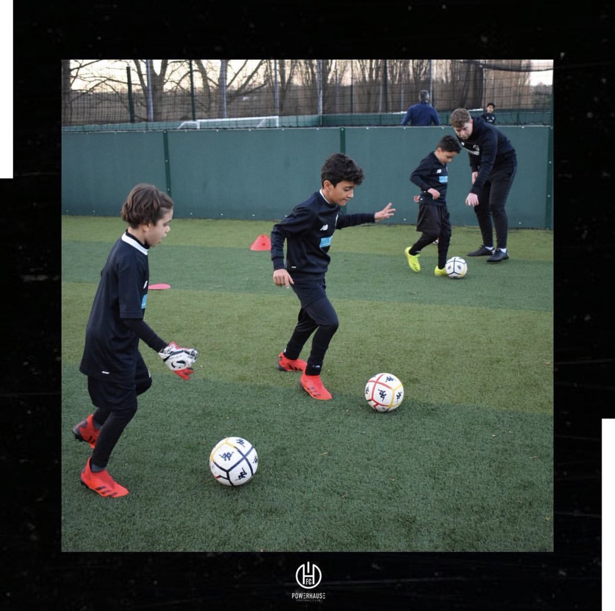 PowerhauseAcad's tweet photo. BALL MASTERY 🧙‍♂️⚽️

Coach Kieran casts a spell on our U7s as they learn to perfect their ball manipulation, change of direction and spacial awareness. 

Swipe to see more ➡️

#WeArePHA 💚 https://t.co/eBphxVtCaC