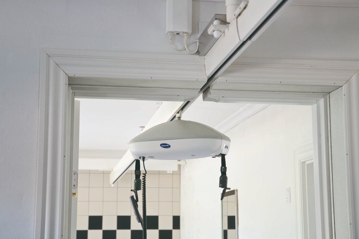 AmbreStone's tweet photo. The Gantry is an excellent ceiling hoist, carefully designed to provide the most innovative way of transfer with care for staff.
Users can enjoy great comfort with the Robin ceiling hoist.

#SupportYouDeserve  #ceiling  #hoist  #support  #transfer  #robin https://t.co/yTT3vpqEiy