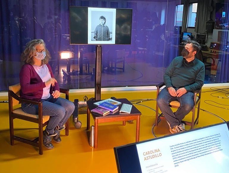 donesicinema's tweet photo. 🙋🏻‍♀️🎬 En Málaga empezó la aventura de MYC y allí volvimos ayer para presentar La mirada horizontal, expo en la q ÓscarFOrengo retrata a talentosas mujeres del cine

📚La muestra es apéndice de Millones de cosas por hacer, q presentamos hoy 12.30 en Máster Estudios de Género https://t.co/SMAYFPBYzY