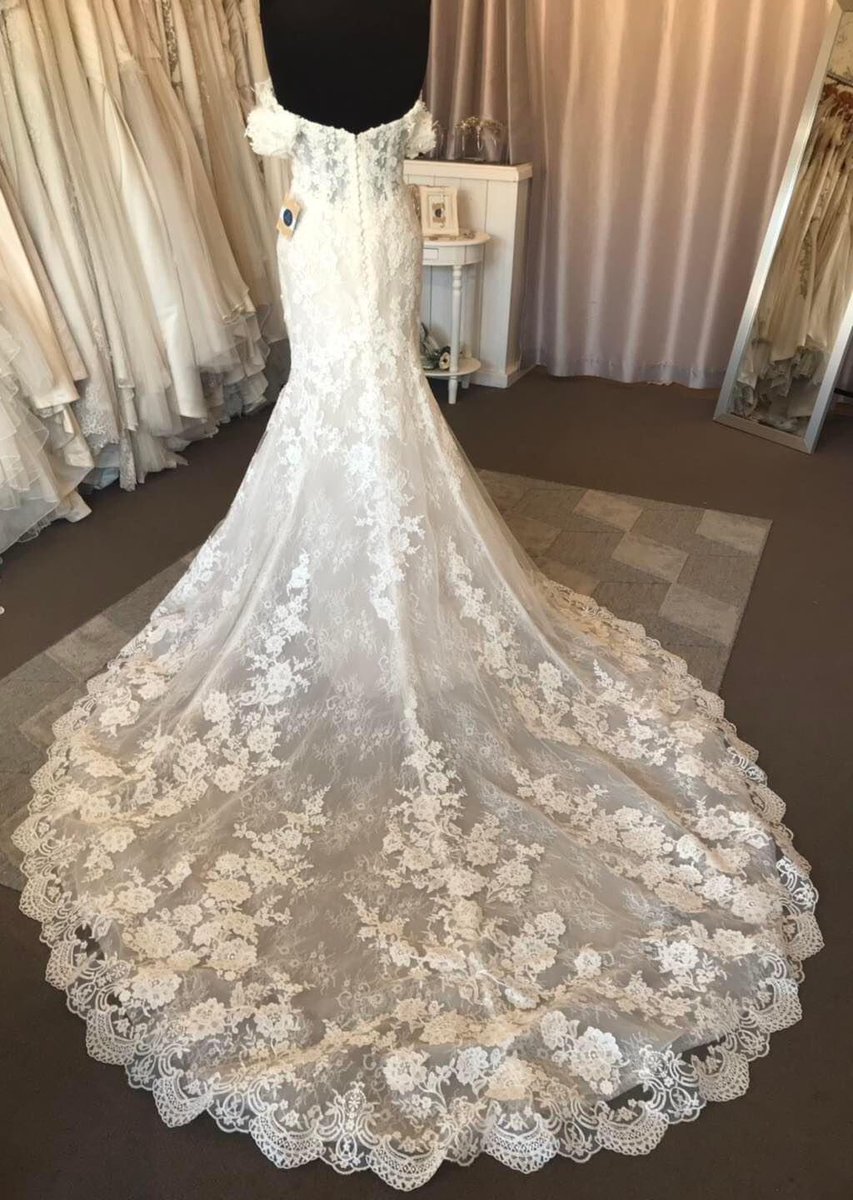 💞 𝐷𝑅𝐸𝑆𝑆 𝑂𝐹 𝑇𝐻𝐸 𝐷𝐴𝑌 💞

To book your private appointment with us to find your bridal style drop us a DM.
Or
Call 01482 236446
Email beverley@bridalreloved.co.uk

#weddingdress #bride #bridalrelovedbeverley #bridalreloved