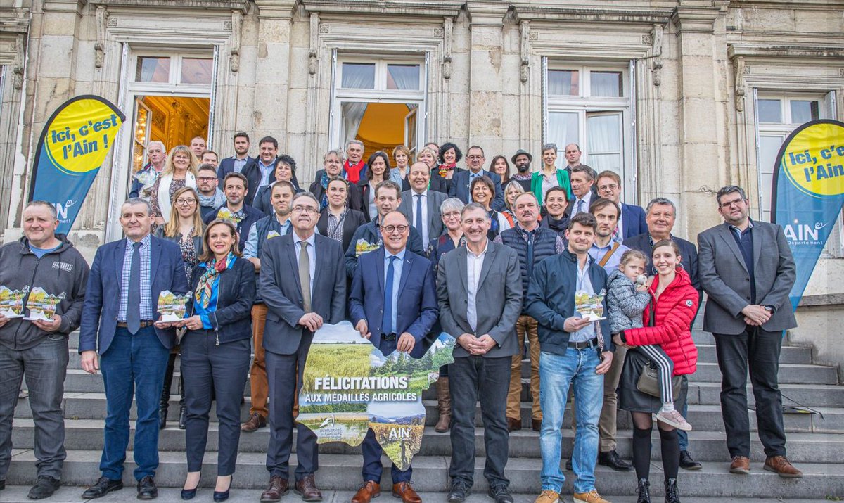 #Agriculture 🍷🐮🐔🧀L'Ain est fier de ses produits et de ses producteurs ! Le Département et la <a href="/ChambAgri01/">Chamb Agri 01</a> ont récompensé les lauréats du concours général agricole 2022 🏆41 médailles et prix pour l'#Ain au Salon International de l'Agriculture <a href="/Salondelagri/">Salon International de l'Agriculture</a>