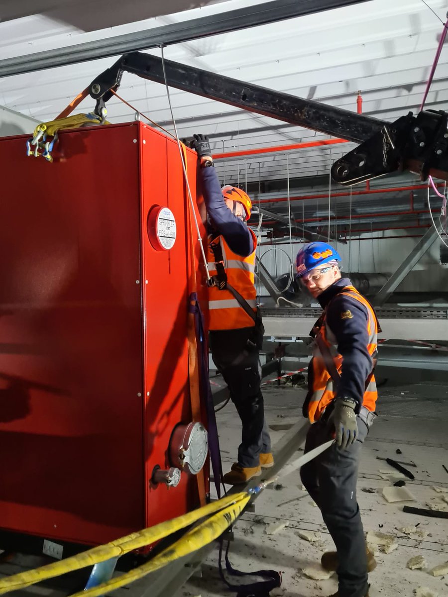 SFinnieLtd's tweet photo. Difficult lifting, 
Lifting and placing fire suppression control boxes into the roof void of a massive freezer!
Give us a call to find your lifting solution.
01342 714 514
#lorry #hiab #crane #london #construction https://t.co/vQ84gl14p5