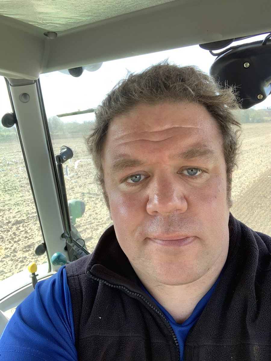 CharlesAnyan's tweet photo. #Tractorselfie from 2 years ago today apparently. Back in the day when I was built for comfort not speed ๐ https://t.co/Itv9P1Cq6N