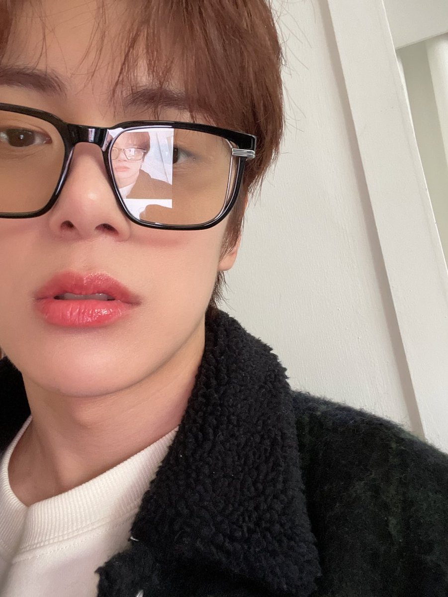 IssMow's tweet photo. ☕ [MH] FC - Trad. Esp:

"Retirada del trabajo! (A mitad del día)"

~♡
(No @/# relacionado a los chicos  ෆ) https://t.co/sIWZX38t0A