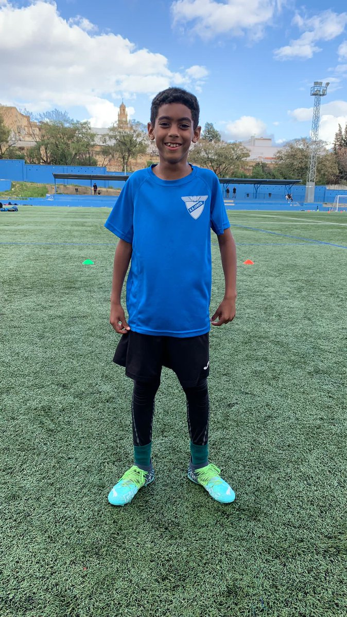 Seguimos dando pasitos, por primera vez un jugador con ficha en nuestro club es convocado por la Seleccion Sevillana, enhorabuena Dayron y familia. #LoretoTracatrá #Since1952 #PonteLasAlas