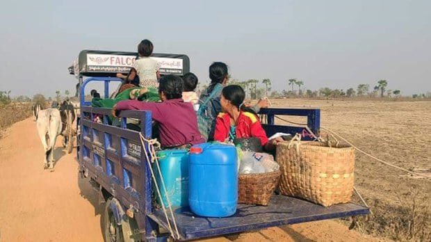 It is reported that over 30 local men were abducted by juntas soldiers in their raid to Yin Mar Bin tsp, Sagaing division yesterday. #ASEAN_StopLegalizingJunta  #ASEAN_StandForDemocracy #2022Mar22Coup #WhatsHappeningInMyanmar