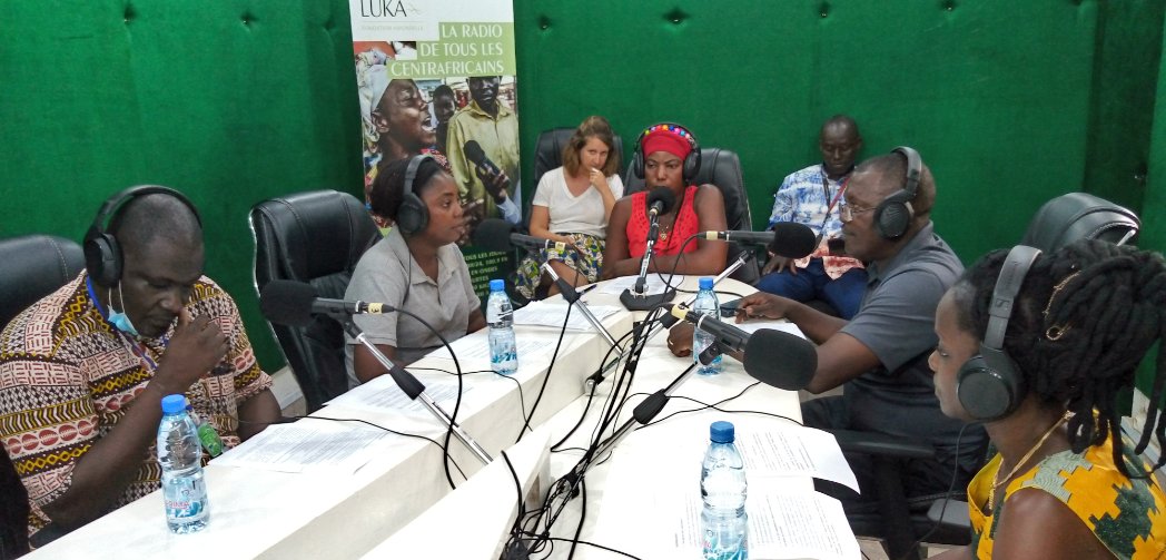 #Journéemondialedeleau: Le CCORCA et ses ONGI (<a href="/ACF/">Action Against Hunger / Action contre la Faim</a>, <a href="/OXFAM/">Oxfam International</a> et <a href="/WaterForGood/">Water for Good</a>) sensibilisent la population à travers une table-ronde sur l’assistance des ONGI en matière d’eau et l’importance d’utiliser des eaux potables. 
Diffusion : mercredi 23 mars à 9h05 et 21h05 sur 100.9FM