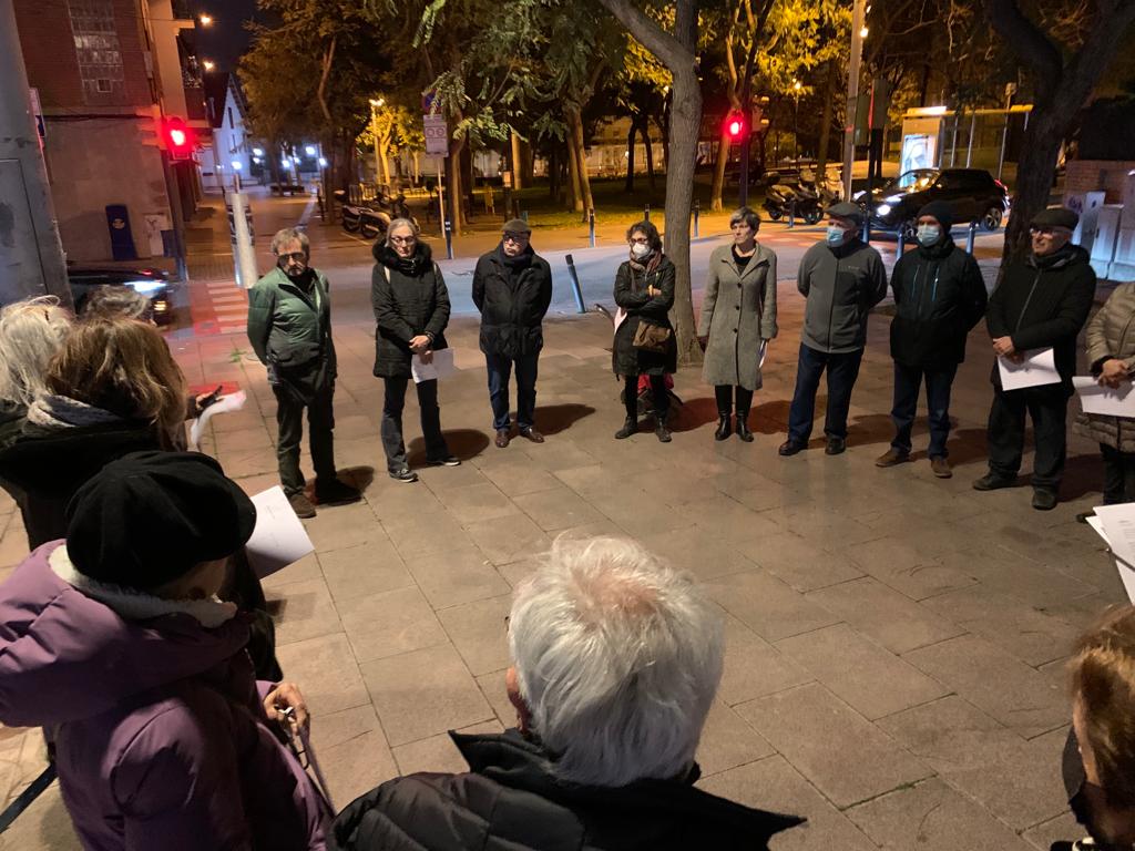 Ahir dilluns a la plaça Maragall. Tot i el fred, seguim trobant-nos per cridar i cantar contra la repressió de les institucions espanyoles.
