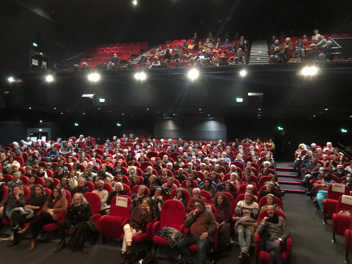 BenedictTaurine's tweet photo. ✊ Salle comble à Lavelanet pour "Debout les femmes !"avec @Francois_Ruffin. 

Pas de présidentielles sans les Essentielles ! Tout peut changer pour elles, et pour nous tous, dès le 10 avril prochain. https://t.co/mdywmVEMv4