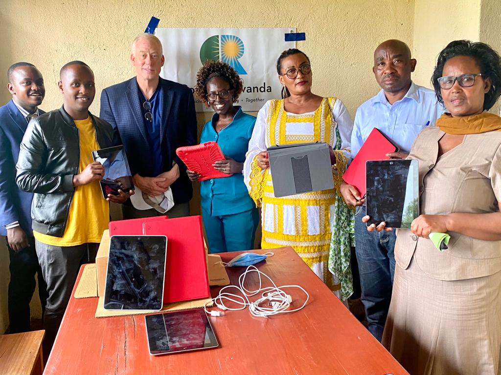rwandaconnected's tweet photo. As Connect Rwanda president continues his visit in Rwanda, he was very honored to reconnect with New Star Youth Academy (NSYA) teachers.
#ConnectRw #EdTech #Apacope https://t.co/6brvkmGGjC
