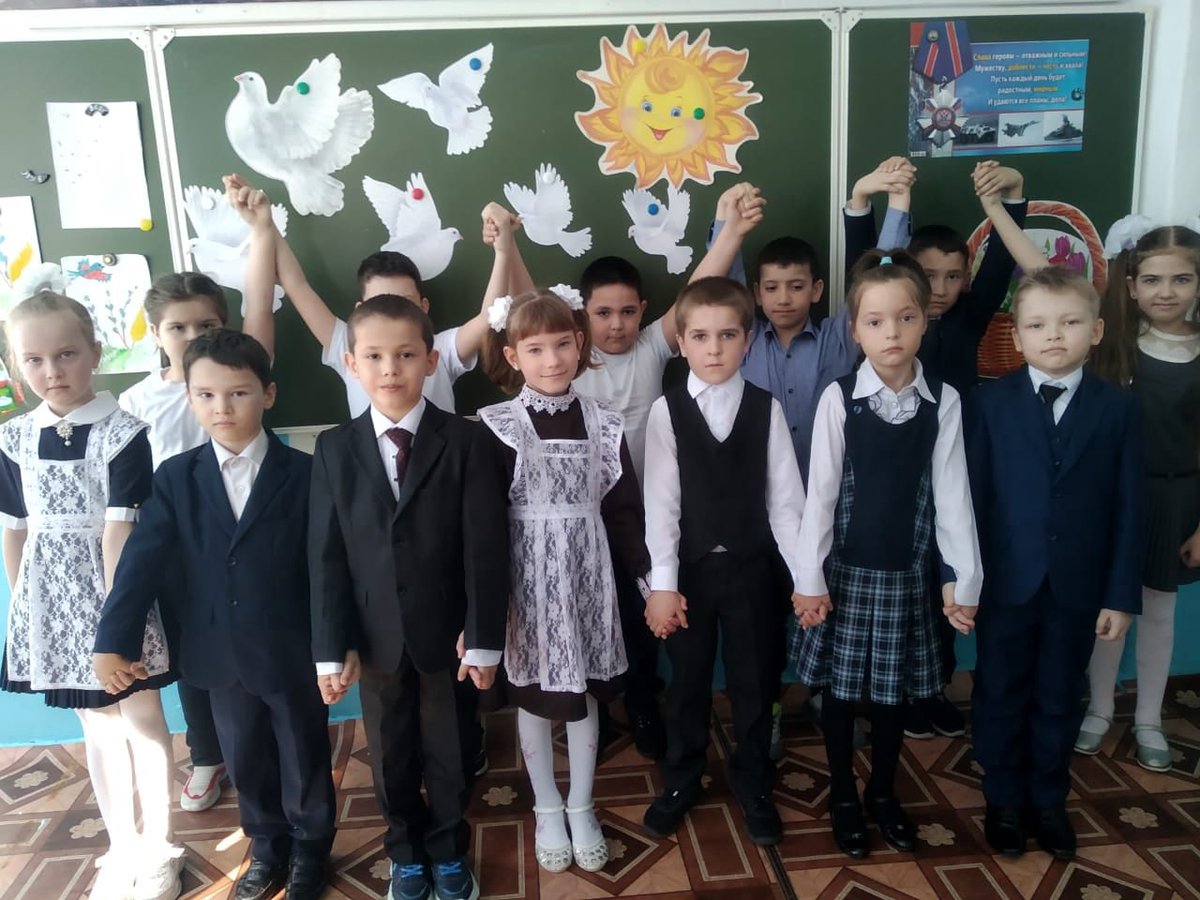 🇷🇺 Учащиеся ГБОУ СОШ с.Старое Ермаково поддерживают русских солдат и офицеров, которые сейчас выполняют долг перед страной, демонстрируя мужество и героизм. Им важна наша поддержка, теплые слова и пожелания от простых россиян.

На прошлой неделе… t2p.pw/CZaKl7TBQw