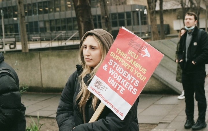 students_staff's tweet photo. Some brilliant photographs by Yen Lim of some of us students @SwanseaUni who went to London to protest. Diolch Yen! https://t.co/M0DaJkJIYe