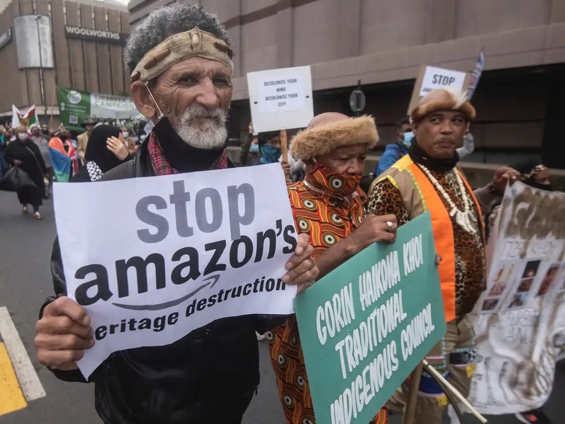 The project of Amazon's headquarters in #CapeTown is said to have been planned on the South African scared land. The High Court of #SouthAfrica has ordered #Amazon to consult the local people and till any further notice, the project would remain ceased.

thetimesofafrica.com/south-african-…