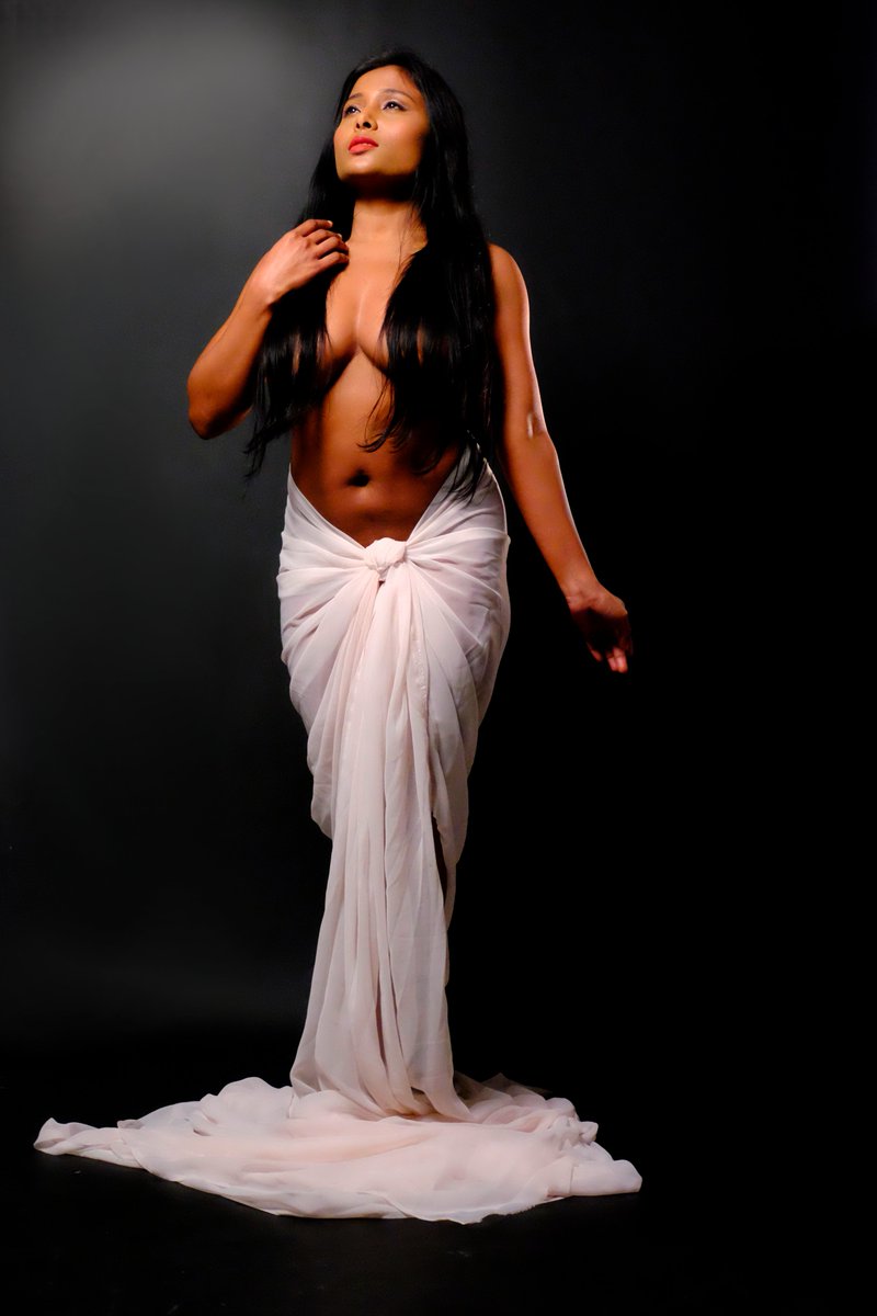 PhotoPasini's tweet photo. Without going out of my door
I can know all things of earth
Without looking out of my window
I could know the ways of heaven
#nude #portrait #oriental #boobs #breastcovered
#criptonude #eastern https://t.co/rUsSF34yJF