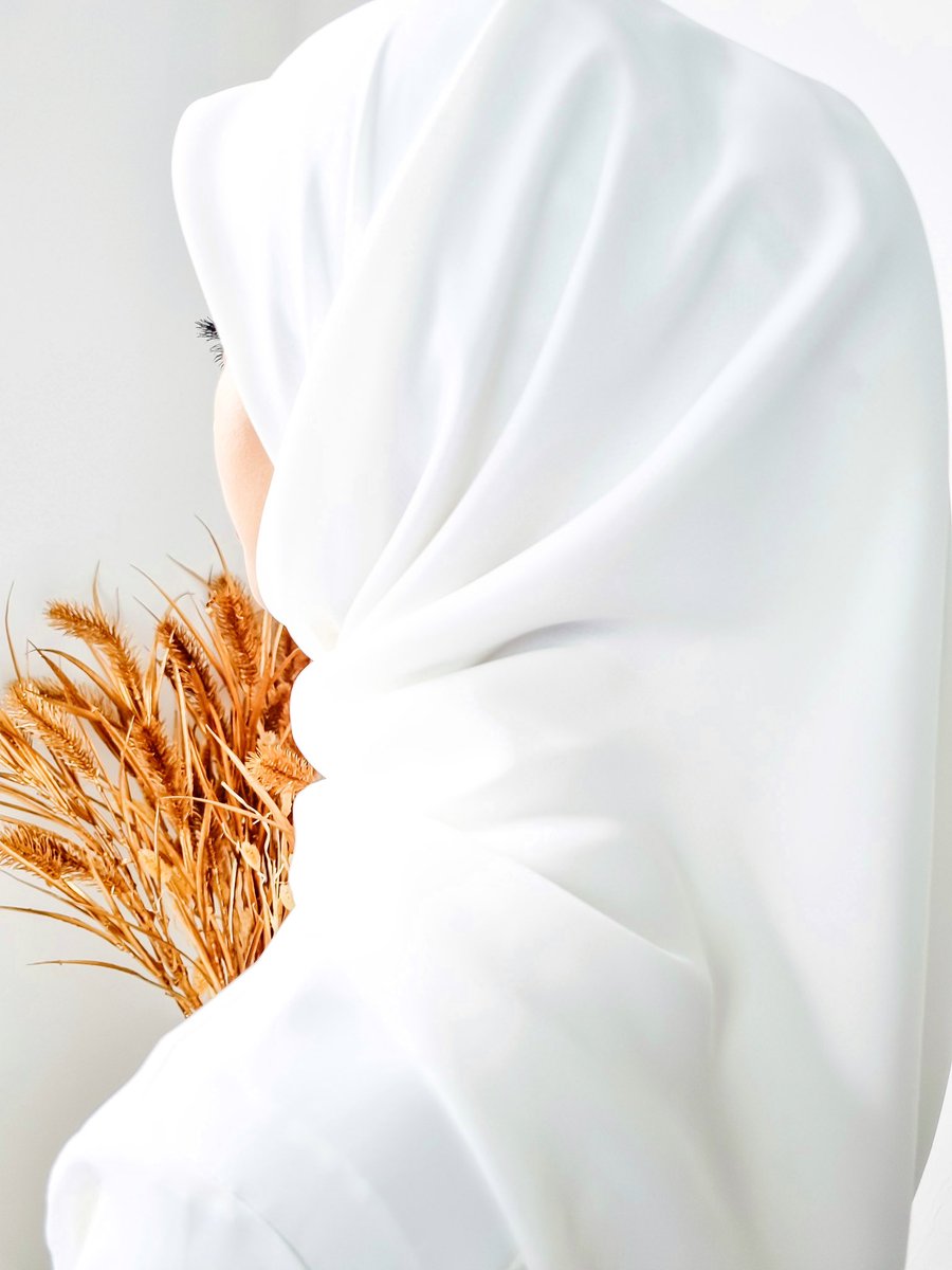 syzleenanisa's tweet photo. Anyone want to nikah soon? 👀

Our Bawal Magic is coming your way this Friday! https://t.co/63nDTtjMVg