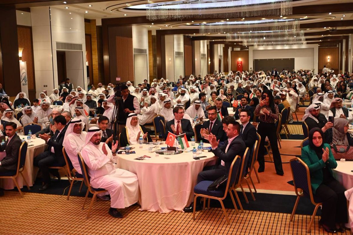 📍Kuveyt

Dün akşam, Bursa Gecesi’nde 800’ü aşkın Kuveytli iş insanına Bursa’mızdaki yatırım fırsatlarını anlattık. Şehrimizdeki seyahat acenteleriyle, sağlık ve spor turizmine yönelik kuruluşlarla birlikte Kuveyt’teki firmalar arasında ikili görüşmeler sağladık. Hayırlı olsun.