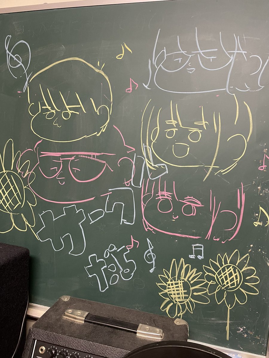 kai___song's tweet photo. あの頃の自分は楽器もやってる訳じゃなかったしなにかに打ち込んでいた訳でもないただの落ちこぼれだったけどそれでも毎日が楽しくて今になってどうせ落ちこぼれで楽しかったんならもっと全力で真っ当に楽しめばよかったなぁなんて
寂しくもあるけど今更ながらにクソお世話になりました
ありがとう https://t.co/8htLdEAaN3