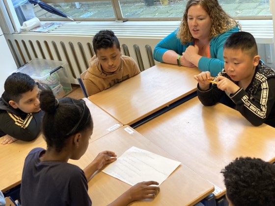 Donderdag 17 maart kwam <a href="/chantalzwaag/">Chantal Zwaag</a>  vertellen hoe het is om journalist te zijn. We hebben ervaren dat het best lastig is om goed te luisteren en door te vragen, en dat je je als journalist altijd respectvol en nieuwsgierig moet opstellen. Dankjewel Chantal!