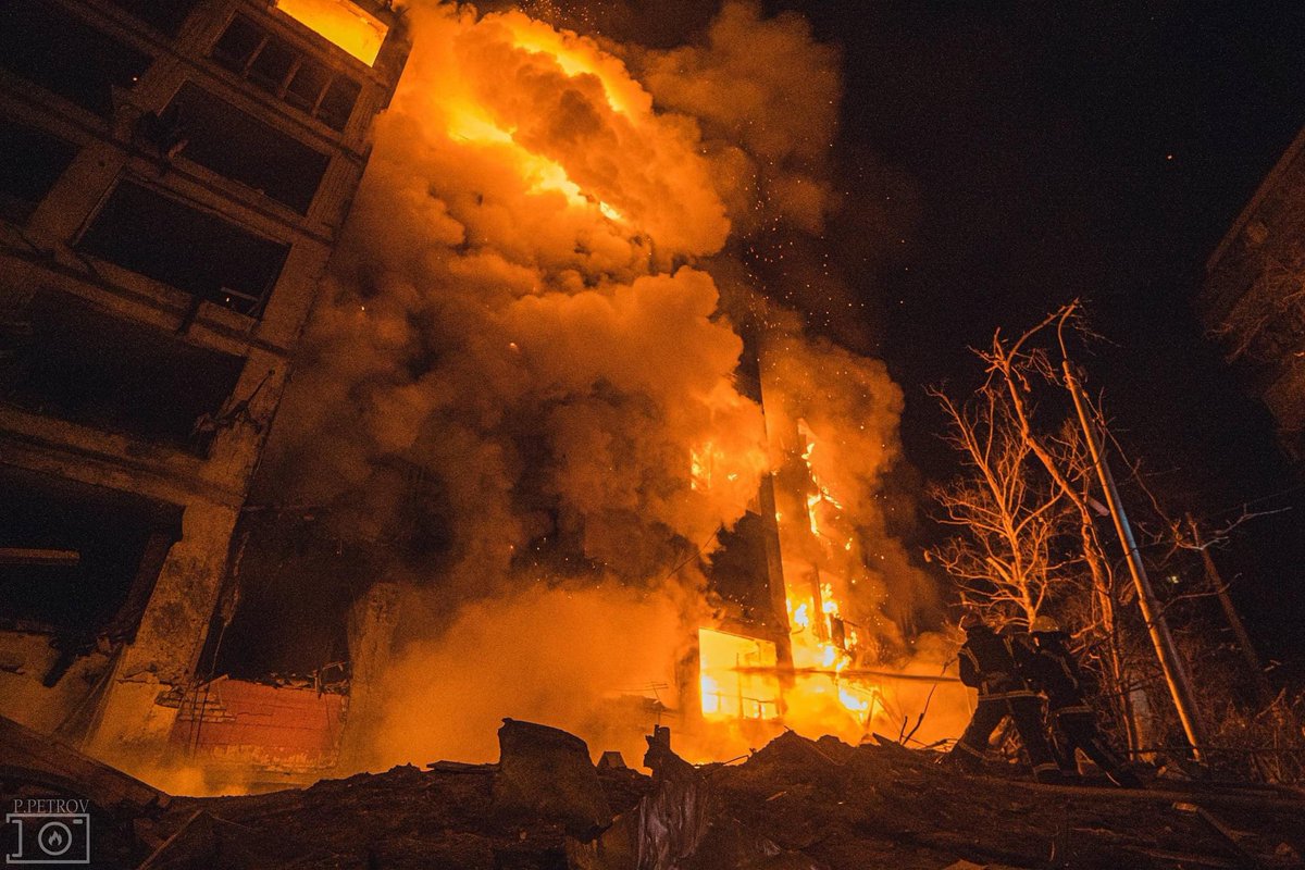 UNDPUkraine's tweet photo. This week @UNDP, with funding from #EU, delivered food supplies for emergency personnel in Luhansk Oblast. These brave men and women are working under dangerous conditions to help those trapped in buildings, often on fire, destroyed by the incessant bombardment in #Ukraine https://t.co/TJYSzUcCOz