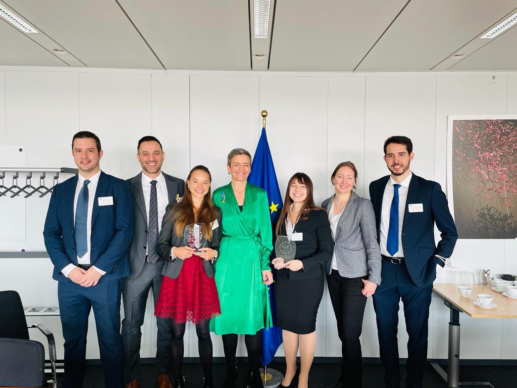 LamadridAlfonso's tweet photo. Thanks so much to @vestager for delivering the Rubén Perea Competition Law Awards earlier today! Congratulations to the 2020 and 2021 winners (Vladya Reverdin and @jessicanemeth22). @JECLAP #chillingcompetition @GianniDeStefan4 @lenahornkohl @David_Pz_Lamo @EU_Competition https://t.co/CXfGzyDXtk