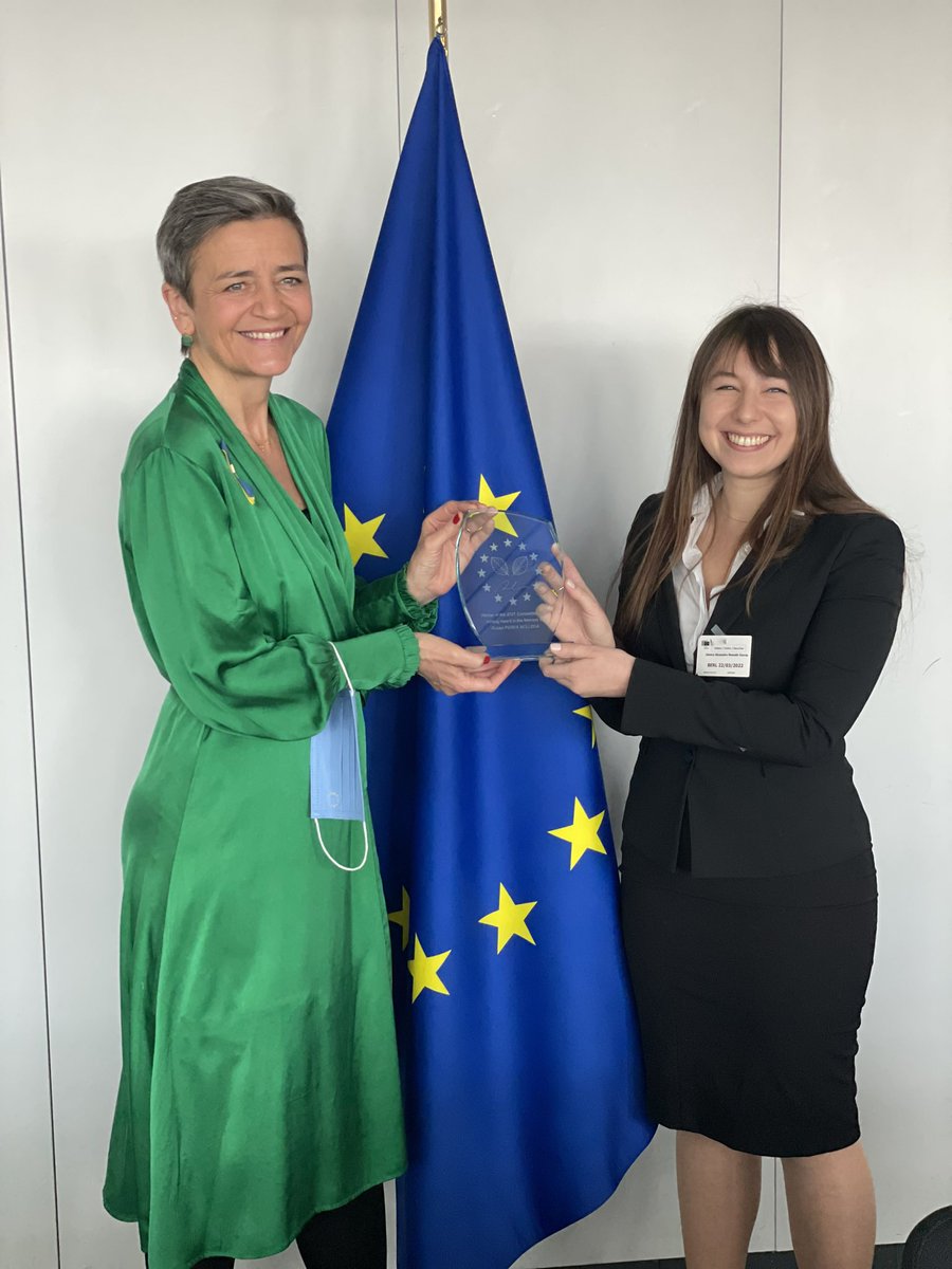 LamadridAlfonso's tweet photo. Thanks so much to @vestager for delivering the Rubén Perea Competition Law Awards earlier today! Congratulations to the 2020 and 2021 winners (Vladya Reverdin and @jessicanemeth22). @JECLAP #chillingcompetition @GianniDeStefan4 @lenahornkohl @David_Pz_Lamo @EU_Competition https://t.co/CXfGzyDXtk
