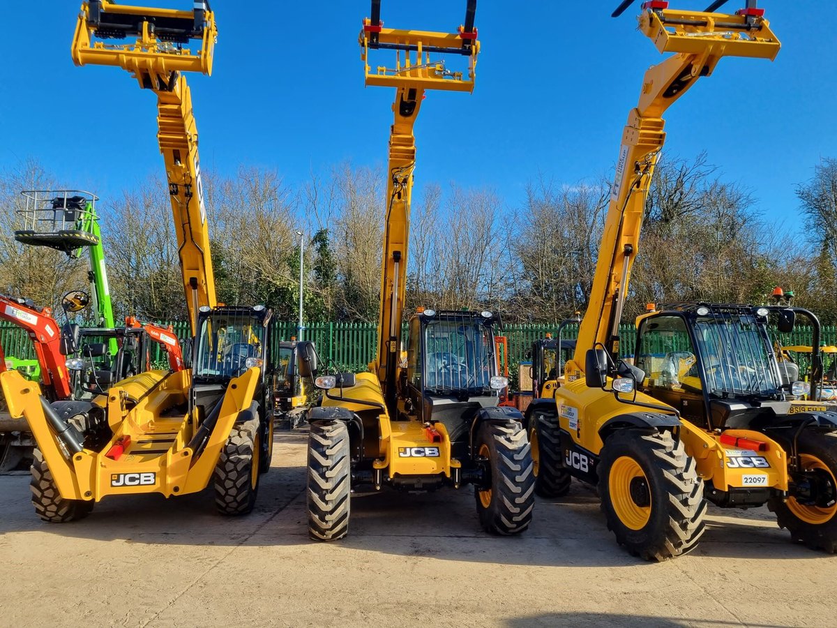 FTHHireGroup's tweet photo. Our brand new @JCBmachines 18m and 9m Telehandlers looking great in the sunshine. Now available to hire from your local FTH Hire Hub. #newplantmachinery #planthire #jcbtelehandler https://t.co/iIiqNCYGCl https://t.co/AyJkjaO9VO