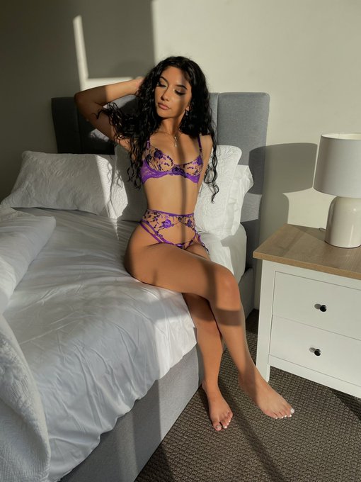 you should see my lingerie collection https://t.co/qaJ2WO5SU0