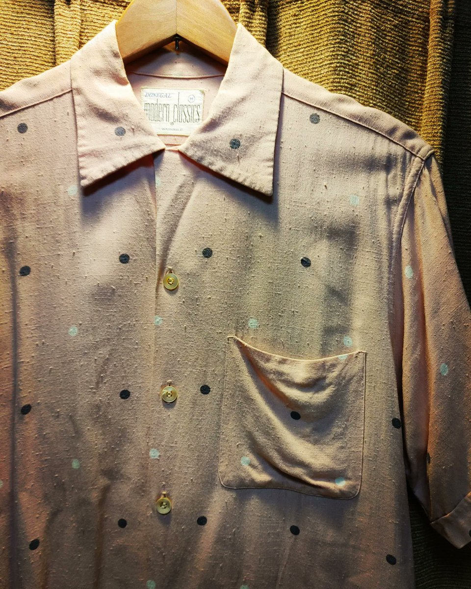 YosukeFunabashi's tweet photo. Vintage 1950s Donegal  Rayon Shirt!

#706union 
#50sstyleclothing 
#vintageclothing 
#elvisstyle
#atomicpattern
#rayonshirt 
#dotshirt 
#pinkandgray https://t.co/PYH4dnxs0K