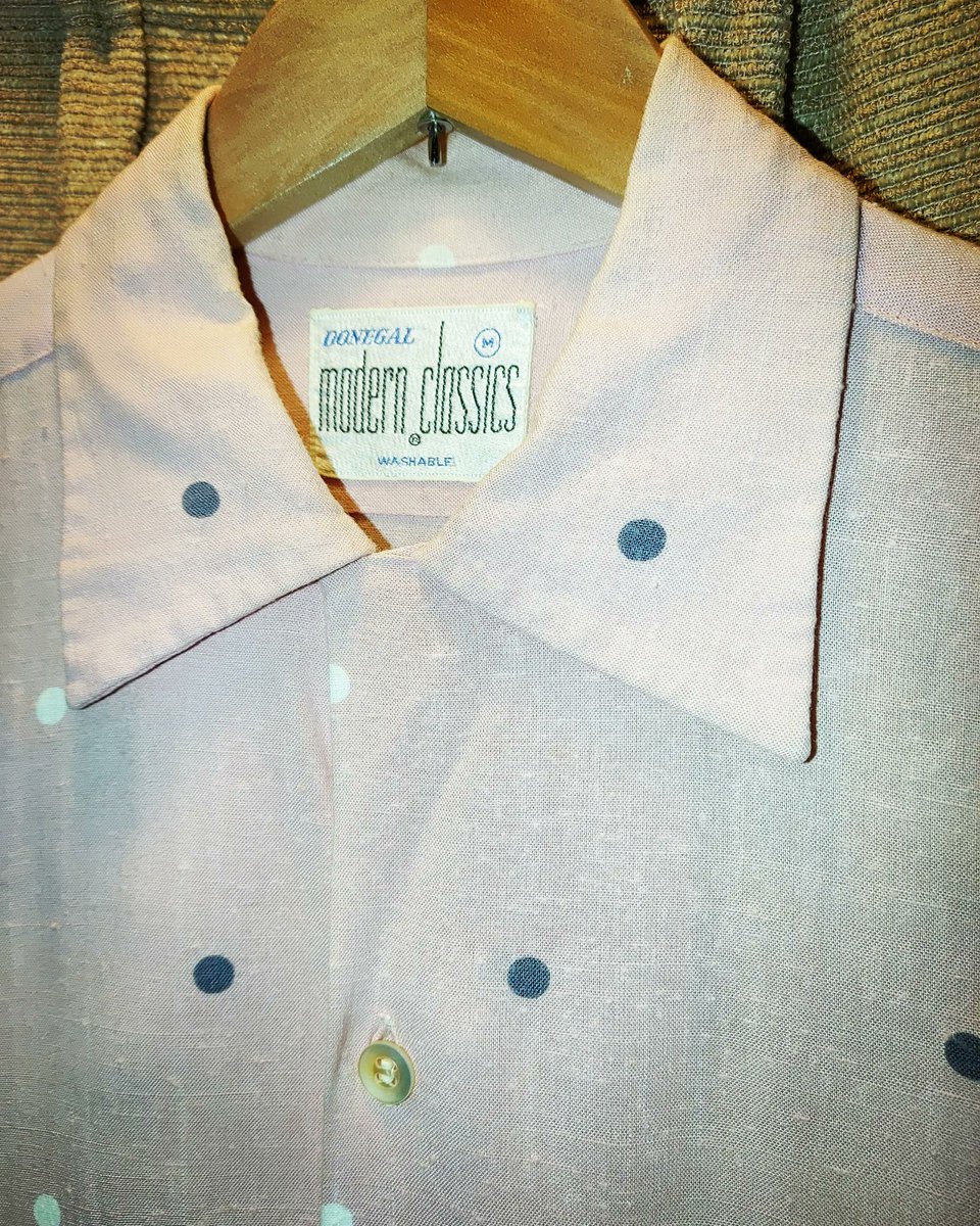 YosukeFunabashi's tweet photo. Vintage 1950s Donegal  Rayon Shirt!

#706union 
#50sstyleclothing 
#vintageclothing 
#elvisstyle
#atomicpattern
#rayonshirt 
#dotshirt 
#pinkandgray https://t.co/PYH4dnxs0K