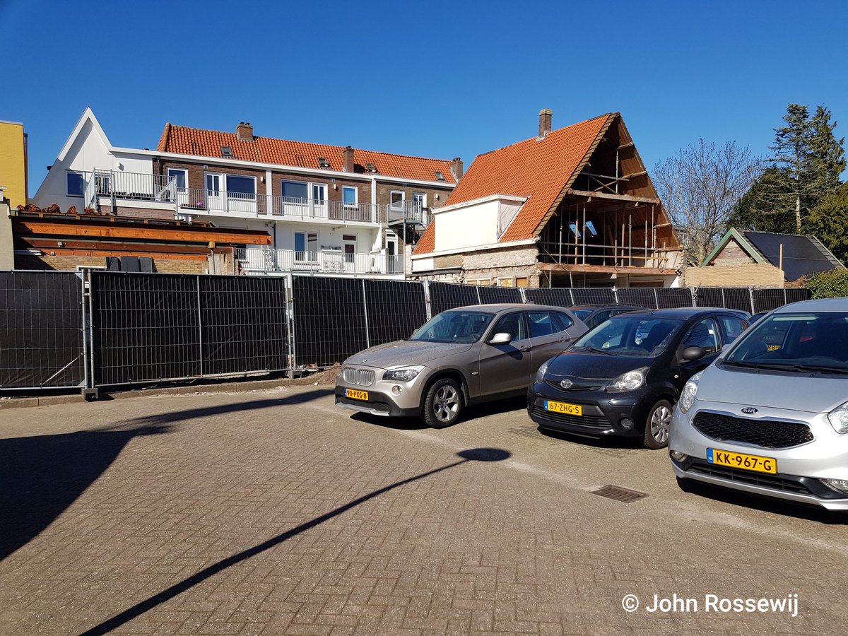 Perceel en opstal van drie panden aan de Thomas á Kempisstraat met de achterzijde grenzend aan het #parkeerterrein van de Billitonstraat worden verbouwd tot vijf #rijwoningen en één #appartement met ingang aan de #Billitonstraat #IndischeBuurt #Woningbouw #Diezerpoort #Zwolle