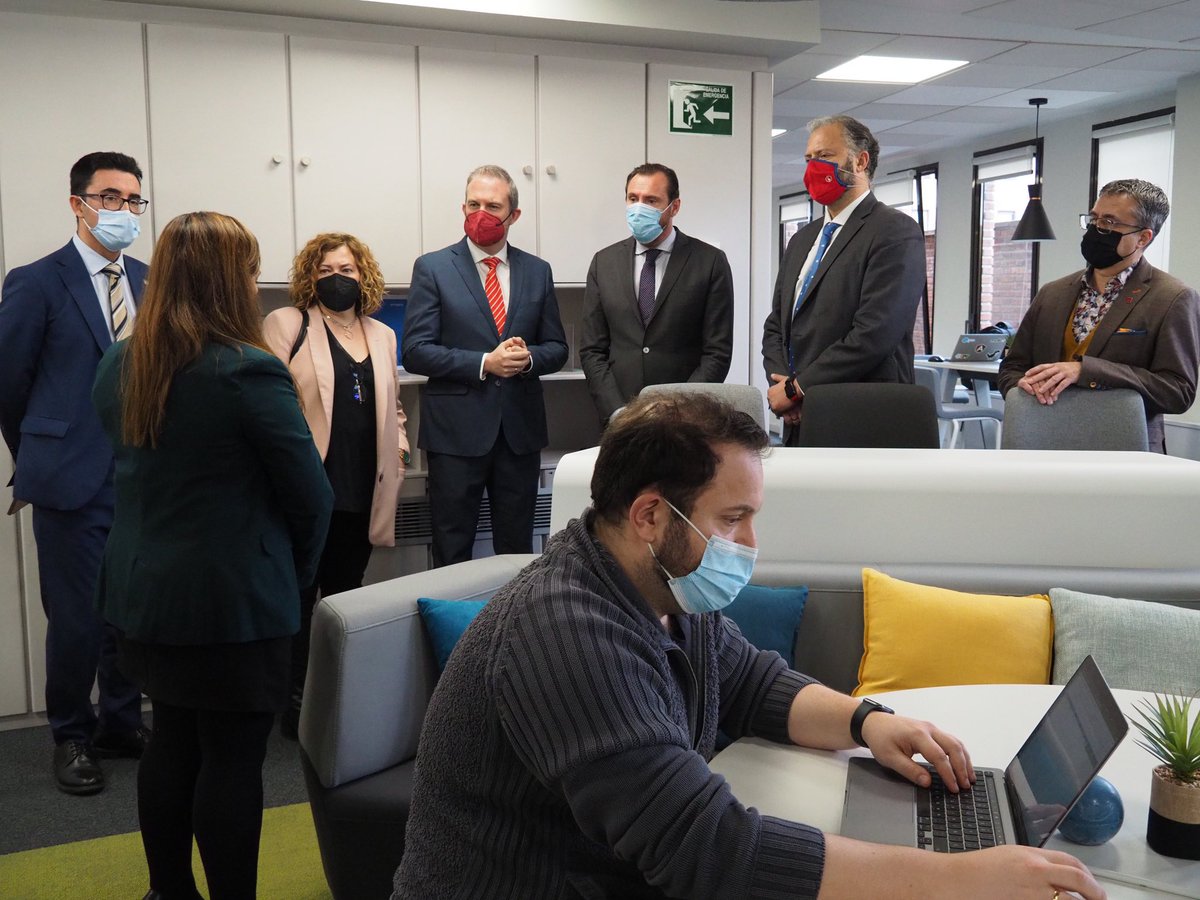 ideva_agencia's tweet photo. Valladolid ofrece grandes fortalezas para acoger empresas líderes en el sector tecnológico. Ejemplo de ello es @NTTDataSpain que cuenta con centro de trabajo con 400 empleados que hoy hemos visitado con @oscar_puente_ y @CharoChavez1 https://t.co/LwtfjmHH1t