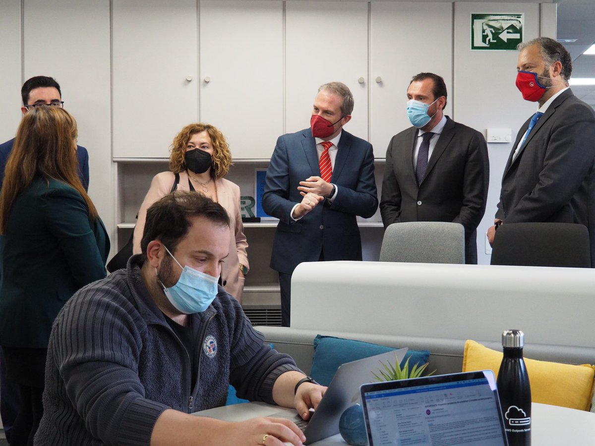 ideva_agencia's tweet photo. Valladolid ofrece grandes fortalezas para acoger empresas líderes en el sector tecnológico. Ejemplo de ello es @NTTDataSpain que cuenta con centro de trabajo con 400 empleados que hoy hemos visitado con @oscar_puente_ y @CharoChavez1 https://t.co/LwtfjmHH1t