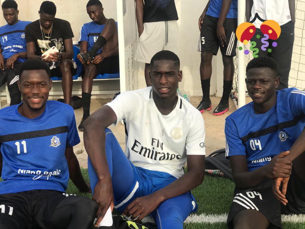 Restedumonde_Fc's tweet photo. Happy birthday 🎉 à notre grand défenseur central @mouhamedyade41 The rock. L'homme qui perd jamais les duels🔥, l'homme aux belles relances. Une très belle carrière sportive à toi champion.
#RDM_FC🔵⚫️⚪️💯
#NofumeNofemme❌ https://t.co/DfiVAuPR22
