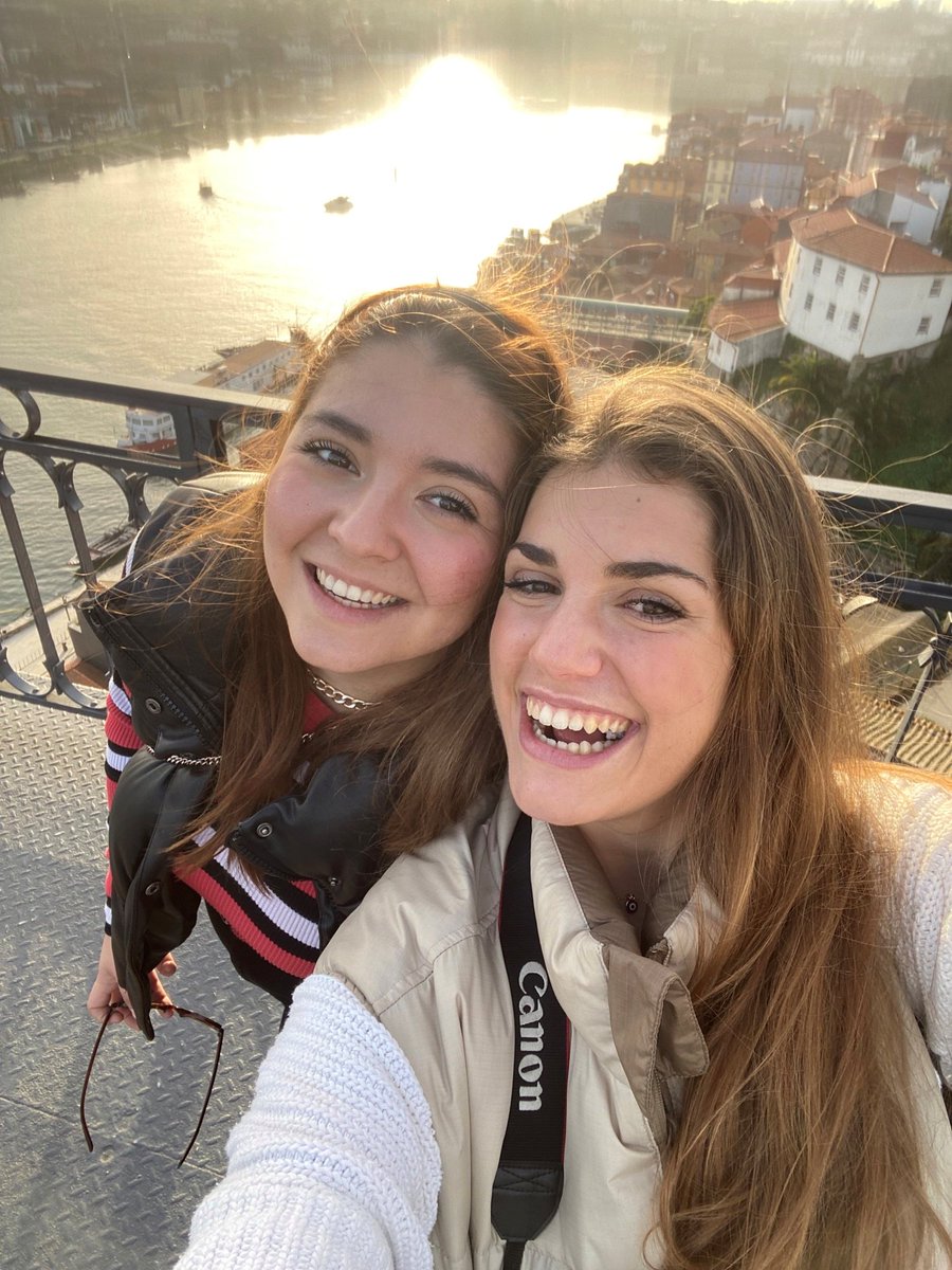 Hi, everyone Carlota Carreras , Student of Advertising and Public Relations shares with us her experience in Portugal : We are living a wonderful experience both academically and personally, and we are growing and maturing a lot.