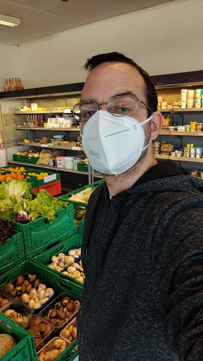 Morgenrush vorbei... Zeit das Chaos wieder herzurichten und ansehnlich zu machen!

#ehrenamt #sozialmarkt #lebensmittelrettung #selfie