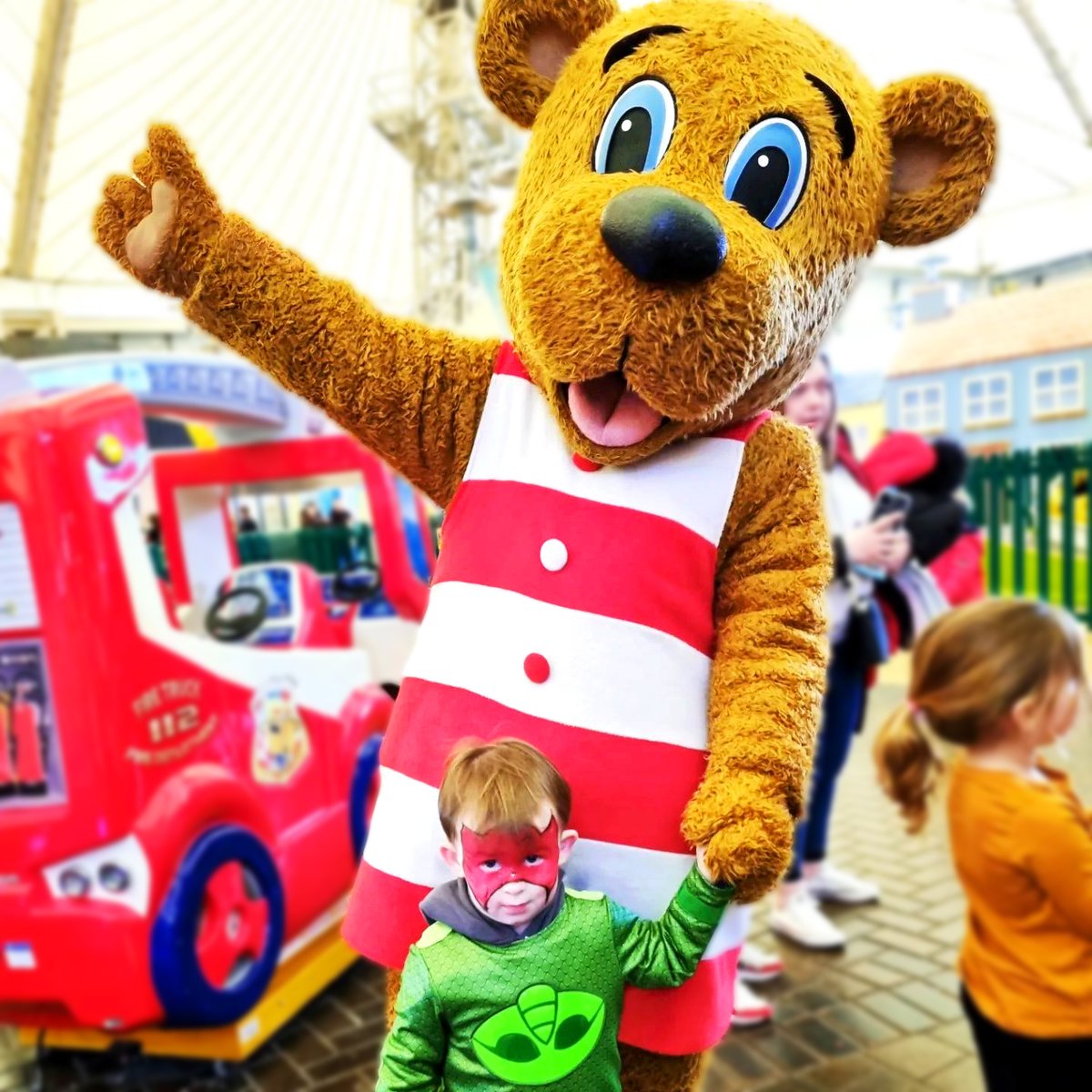 Butlins's tweet photo. Tap that like button if you โค๏ธ Billy Bear! We'd love to see your Billy and Bonnie Bear snaps below! #ReadyToButlins #Butlins #BillyBear https://t.co/ByXGFnu4kf